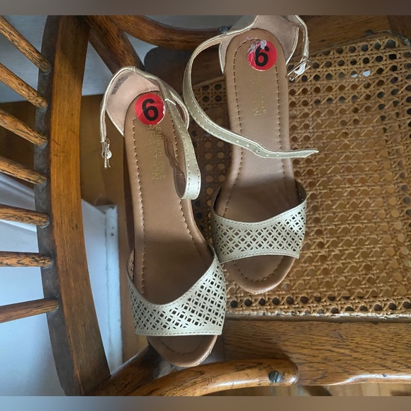 Kenneth Cole reaction, gold wedge sandals - Picture 8 of 8